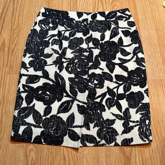 Ann Taylor Black White Floral Jacquard Mini Skirt Women's‎ Size 6 - Picture 4 of 6